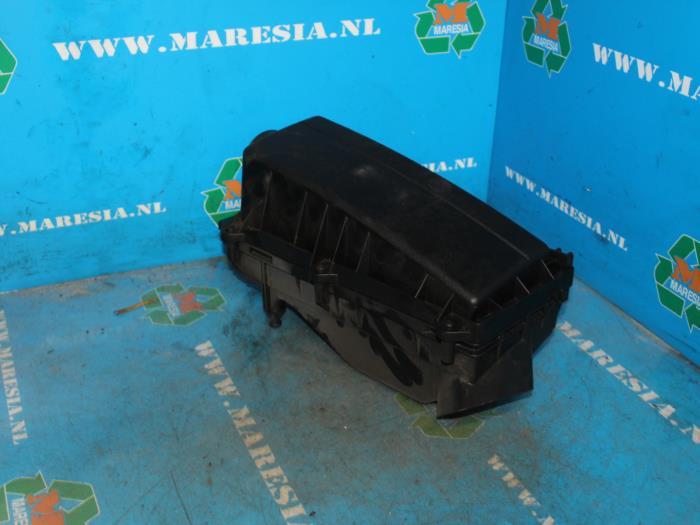 Begagnade Luftfilterhus Ford Mondeo III Wagon 1.8 16V Pris € 52,50 Marginaltabell erbjuds av Maresia Auto Recycling B.V.