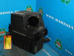 Used Air box Hyundai Santa Fe II (CM) 2.2 CRDi 16V 4x4 Price € 57,75 Margin scheme offered by Maresia Auto Recycling B.V.