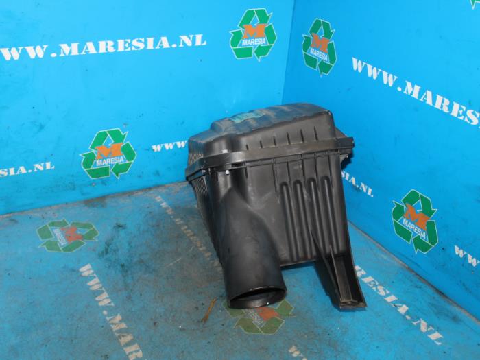 Begagnade Luftfilterhus Chevrolet Lacetti (KLAN) 1.6 16V Pris € 47,25 Marginaltabell erbjuds av Maresia Auto Recycling B.V.