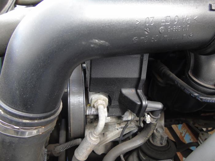 Power steering pump from a Mercedes-Benz SLK (R170) 2.0 200 K 16V 2004