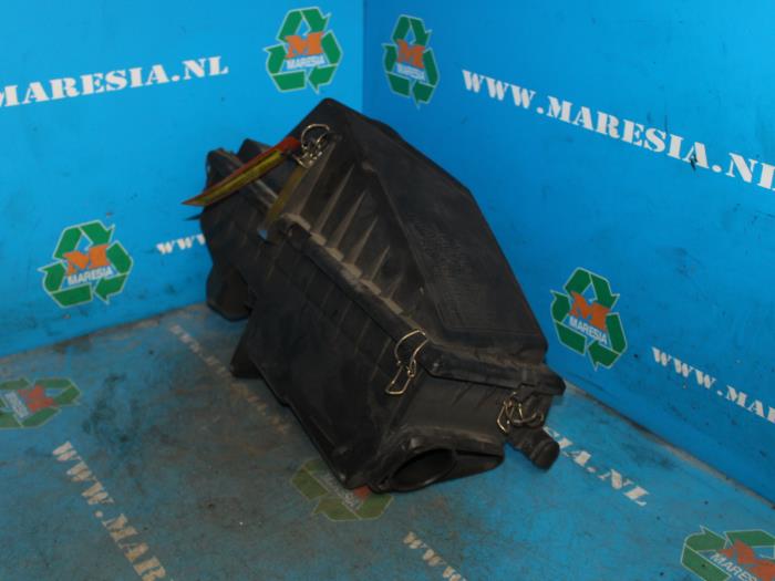 Begagnade Luftfilterhus Ford Mondeo II 2.0i 16V Pris € 42,00 Marginaltabell erbjuds av Maresia Auto Recycling B.V.