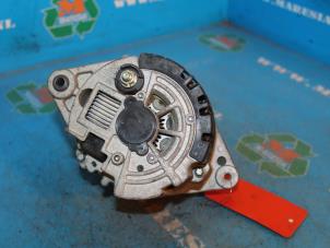 Dynamo van een Daewoo Nubira (J200) 1.6 16V 2000
