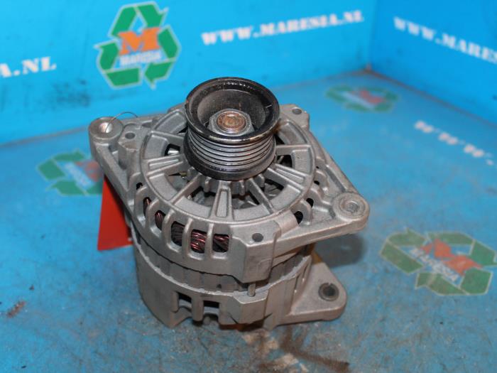 Begagnade Dynamo Chevrolet Nubira Wagon (J100) 1.6 16V Pris € 21,00 Marginaltabell erbjuds av Maresia Auto Recycling B.V.