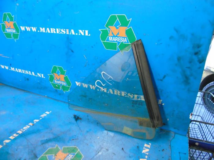 Usados Ventanilla triangular derecha detrás Mercedes SLK (R171) 1.8 200 K 16V Precio de solicitud ofrecido por Maresia Auto Recycling B.V.