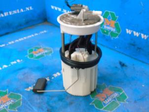 Używane Elektryczna pompa paliwa Nissan Almera Tino Cena € 52,50 Procedura marży oferowane przez Maresia Auto Recycling B.V.