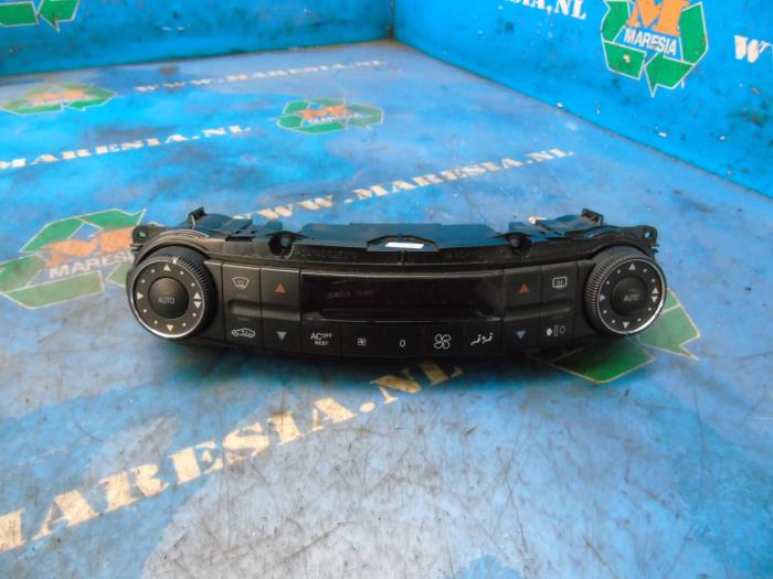 Begagnade Värmekontrollpanel Mercedes E (W211) 2.7 E-270 CDI 20V Pris € 73,50 Marginaltabell erbjuds av Maresia Auto Recycling B.V.