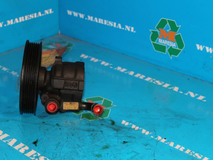 Usagé Pompe de direction Opel Omega B (25/26/27) 2.0i 16V Prix € 21,00 Règlement à la marge proposé par Maresia Auto Recycling B.V.