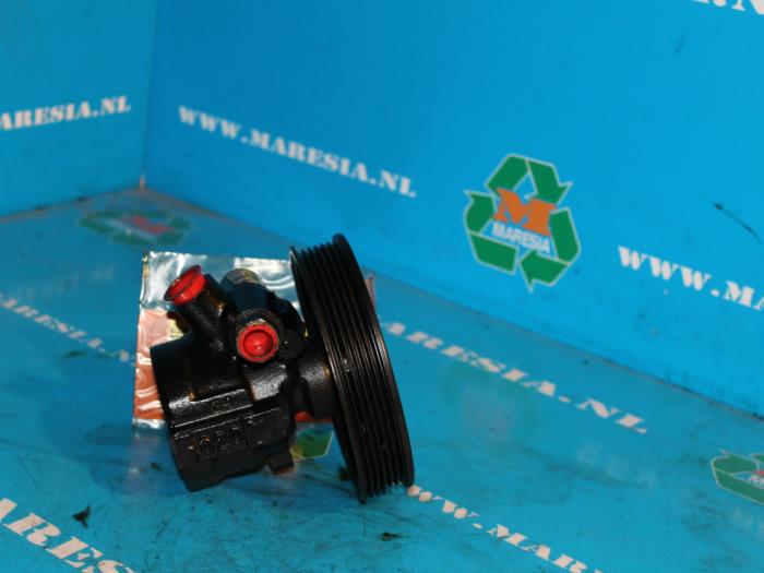 Usagé Pompe de direction Opel Vectra B (36) 1.8 16V Ecotec Prix € 21,00 Règlement à la marge proposé par Maresia Auto Recycling B.V.
