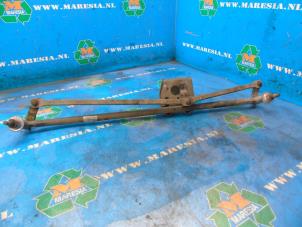 Used Wiper mechanism Renault Master III (FD/HD) 2.2 dCi 16V Price € 47,25 Margin scheme offered by Maresia Auto Recycling B.V.