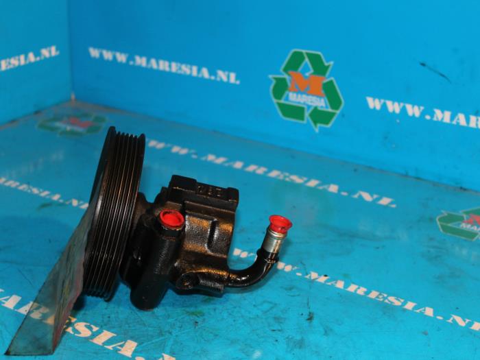 Usagé Pompe de direction Opel Omega B (25/26/27) 2.0i 16V Prix € 21,00 Règlement à la marge proposé par Maresia Auto Recycling B.V.