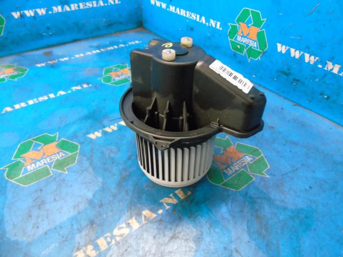 Heating and ventilation fan motor from a Fiat 500 (312) 0.9 TwinAir 85 2015