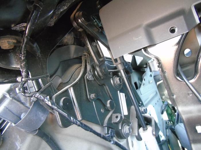 Convertible top hinge from a Mitsubishi Colt CZC 1.5 16V 2008