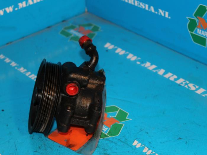 Usagé Pompe de direction Ford Mondeo II 2.0i 16V Prix € 21,00 Règlement à la marge proposé par Maresia Auto Recycling B.V.