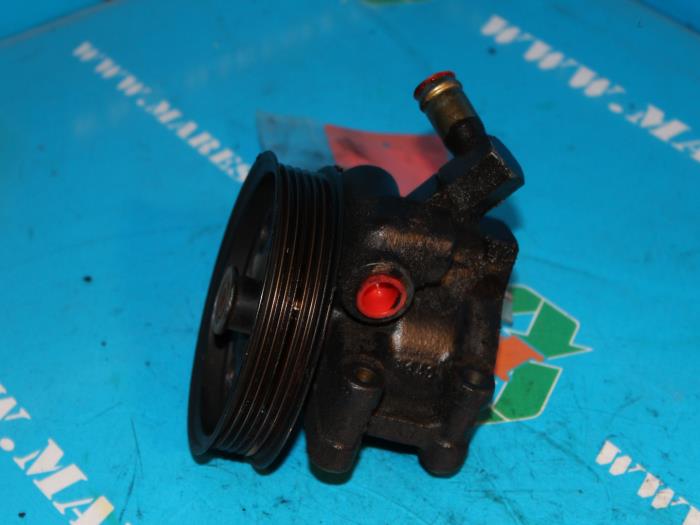 Usagé Pompe de direction Ford Mondeo II Wagon 2.0i 16V Prix € 21,00 Règlement à la marge proposé par Maresia Auto Recycling B.V.
