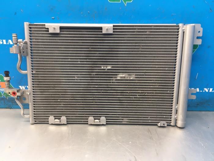 Usagé Radiateur clim Opel Zafira (M75) 2.2 16V Direct Ecotec Prix € 36,75 Règlement à la marge proposé par Maresia Auto Recycling B.V.