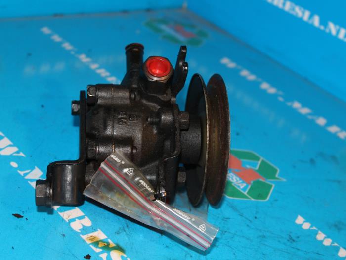 Usagé Pompe de direction Ford Escort 6 (AAL/ABL) 1.6 16V Prix € 21,00 Règlement à la marge proposé par Maresia Auto Recycling B.V.