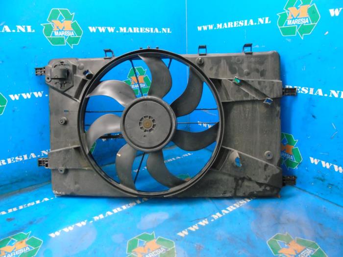 Używane Wentylator Opel Astra J (PC6/PD6/PE6/PF6) Cena € 78,75 Procedura marży oferowane przez Maresia Auto Recycling B.V.