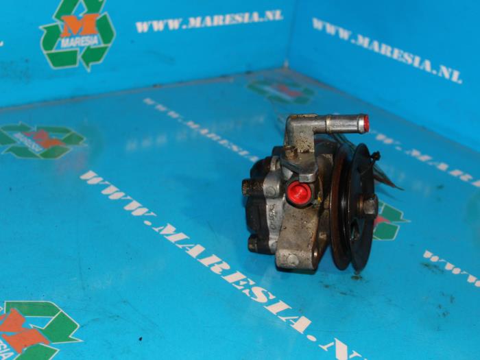 Usagé Pompe de direction Hyundai Coupe 2.0i 16V Prix € 21,00 Règlement à la marge proposé par Maresia Auto Recycling B.V.