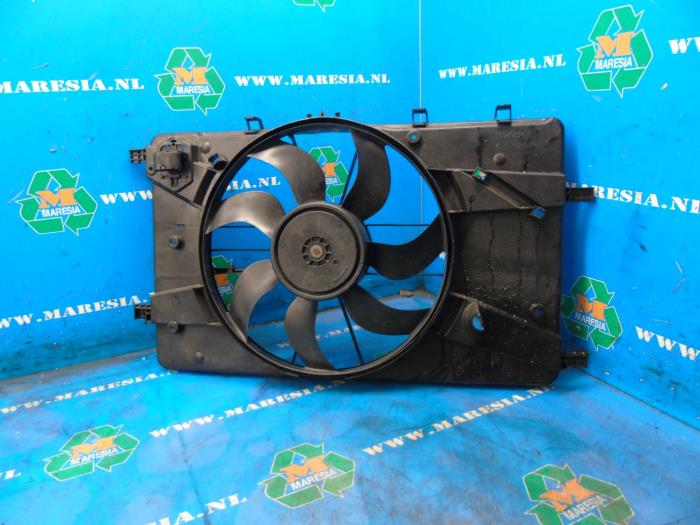 Używane Wentylator Opel Astra J (PC6/PD6/PE6/PF6) Cena € 68,25 Procedura marży oferowane przez Maresia Auto Recycling B.V.