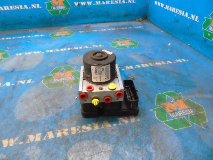 Used ABS pump Opel Combo 1.3 CDTI 16V ecoFlex Price € 31,50 Margin scheme offered by Maresia Auto Recycling B.V.