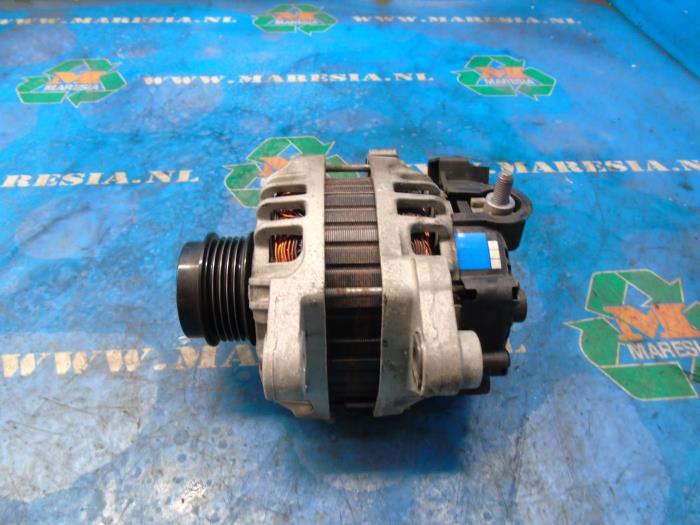 Begagnade Dynamo Hyundai i20 1.2i 16V Pris € 21,00 Marginaltabell erbjuds av Maresia Auto Recycling B.V.