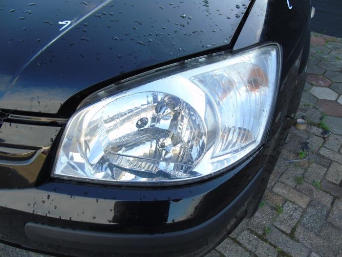 Reflektor lewy z Hyundai Getz 1.3i 12V 2005