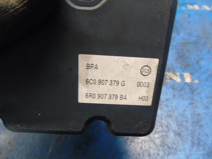 ABS-pump från en Volkswagen Polo V (6R) 1.4 TDI DPF BlueMotion technology 2014