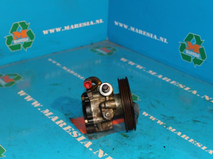 Usagé Pompe de direction Mazda 323 C (BG13/83) 1.6i LX,GLX 16V Prix € 21,00 Règlement à la marge proposé par Maresia Auto Recycling B.V.