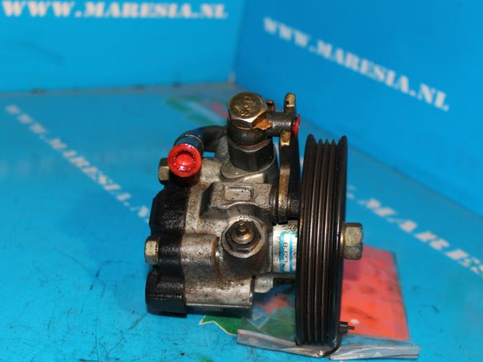 Usagé Pompe de direction Kia Shuma 1.5i 16V Prix € 31,50 Règlement à la marge proposé par Maresia Auto Recycling B.V.