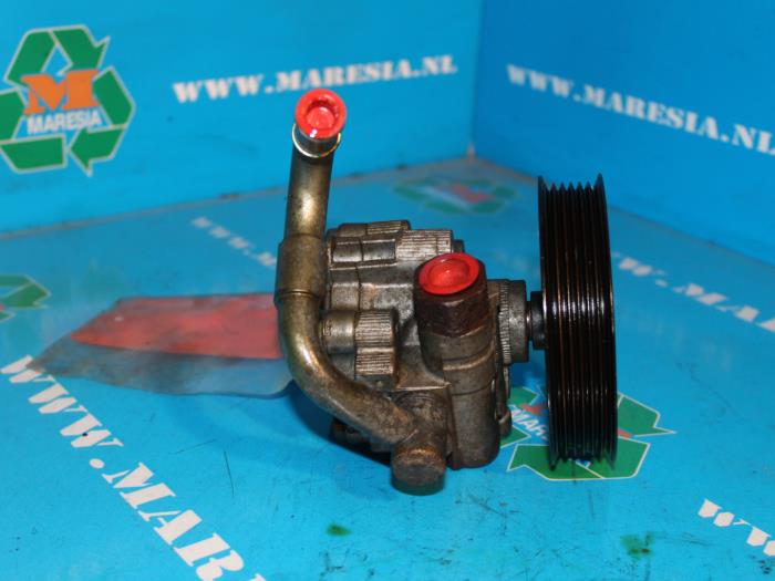 Usagé Pompe de direction Toyota Corolla (E12) 1.6 16V VVT-i Prix € 52,50 Règlement à la marge proposé par Maresia Auto Recycling B.V.
