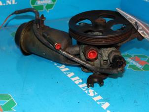 Used Power steering pump Toyota Yaris Verso (P2) 1.5 16V Price € 78,75 Margin scheme offered by Maresia Auto Recycling B.V.