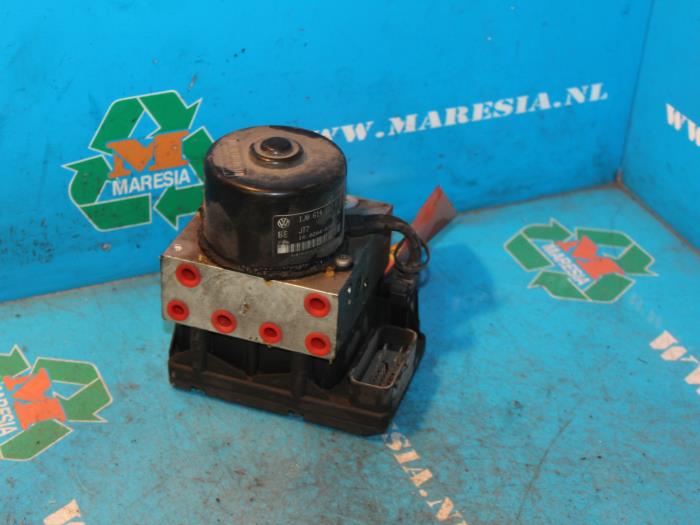 Gebrauchte ABS Pumpe Volkswagen Golf IV (1J1) 1.9 SDI Preis € 21,00 Margenregelung angeboten von Maresia Auto Recycling B.V.
