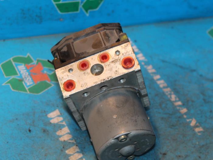 Usagé Pompe ABS Rover 75 2.0 CDT 16V Prix € 131,25 Règlement à la marge proposé par Maresia Auto Recycling B.V.