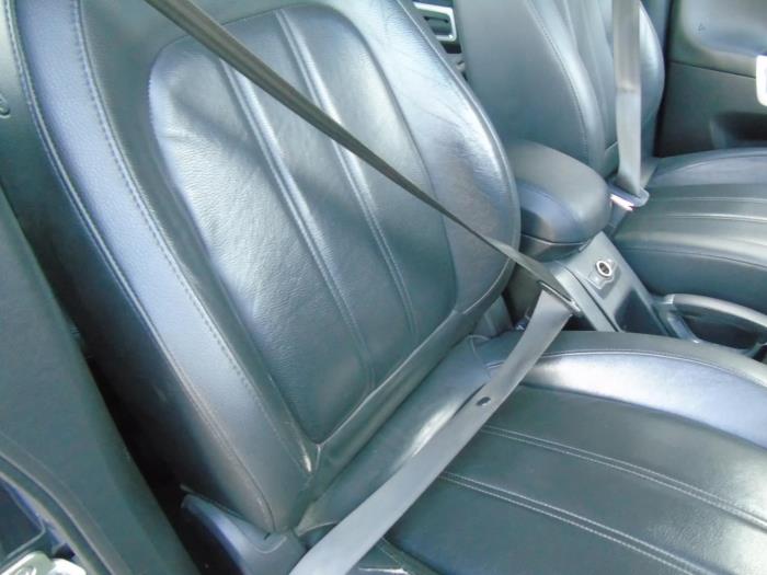 Front seatbelt, right from a Opel Antara (LA6) 2.0 CDTI 16V 4x4 2007