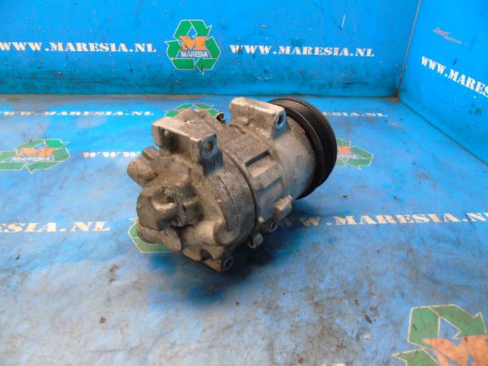 Compresseur de clim d'un Toyota Avensis Wagon (T27) 1.8 16V VVT-i 2010