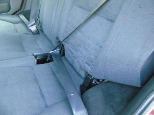 Used Rear seatbelt, left Landrover Discovery II 2.5 Td5 Price € 52,50 Margin scheme offered by Maresia Auto Recycling B.V.