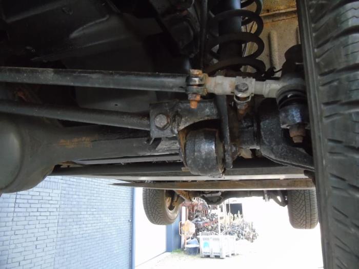 Front axle (complete) from a Land Rover Discovery II 2.5 Td5 2004