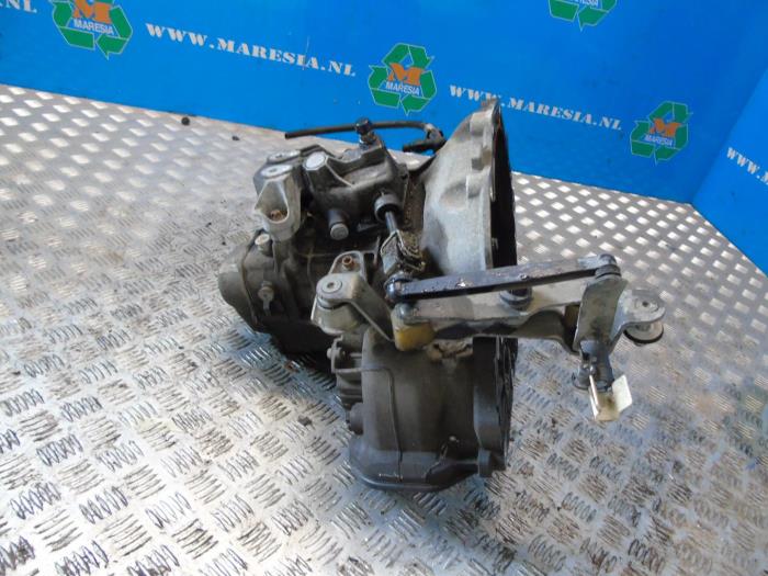 Getriebe van een Opel Corsa C (F08/68) 1.2 16V Twin Port 2005