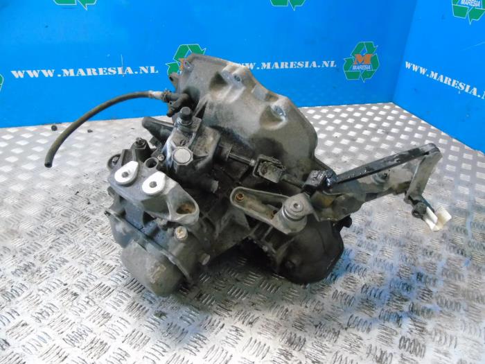 Getriebe van een Opel Corsa C (F08/68) 1.2 16V Twin Port 2005