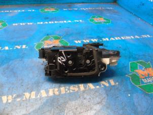 Used Front door lock mechanism 4-door, right Seat Leon (5FB) 2.0 TDI Ecomotive 16V Price € 42,00 Margin scheme offered by Maresia Auto Recycling B.V.