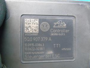 ABS Pumpe van een Seat Leon (5FB) 2.0 TDI Ecomotive 16V 2013