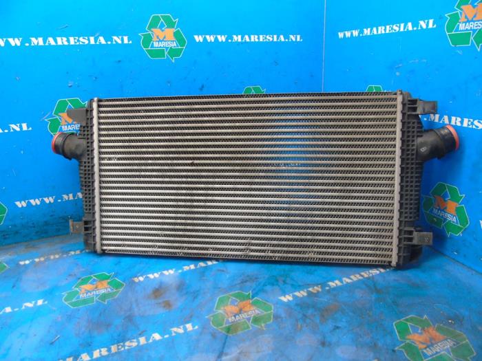 Usados Intercooler Opel Astra J Sports Tourer (PD8/PE8/PF8) 2.0 CDTI 16V 165 Precio € 63,00 Norma de margen ofrecido por Maresia Auto Recycling B.V.