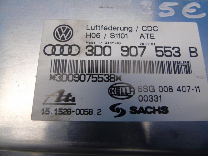 Federung Steuergerät van een Volkswagen Phaeton (3D) 3.2 V6 30V 4Motion 2005