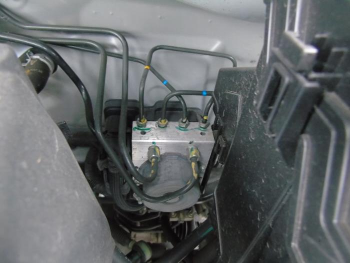 Używane Pompa ABS Nissan Micra (K13) 1.2 12V Cena € 210,00 Procedura marży oferowane przez Maresia Auto Recycling B.V.