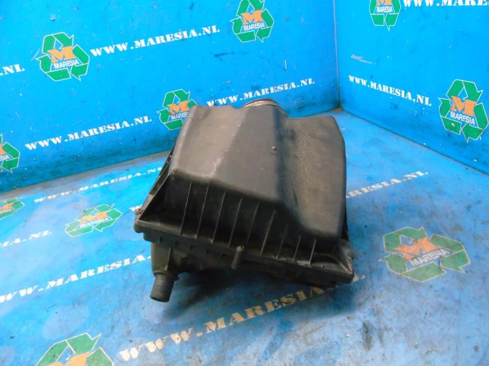 Begagnade Luftfilter Chevrolet Orlando (YYM/YYW) 2.0 D 16V Pris € 52,50 Marginaltabell erbjuds av Maresia Auto Recycling B.V.