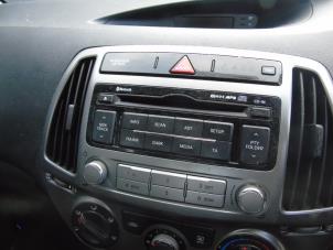 Usados Reproductor de CD y radio Hyundai i20 1.2i 16V Precio € 105,00 Norma de margen ofrecido por Maresia Auto Recycling B.V.