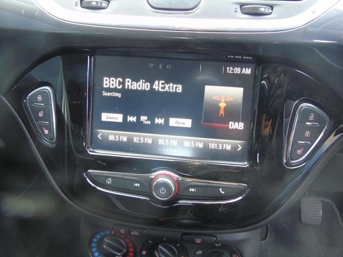 Radio de un Opel Corsa E 1.4 16V 2016