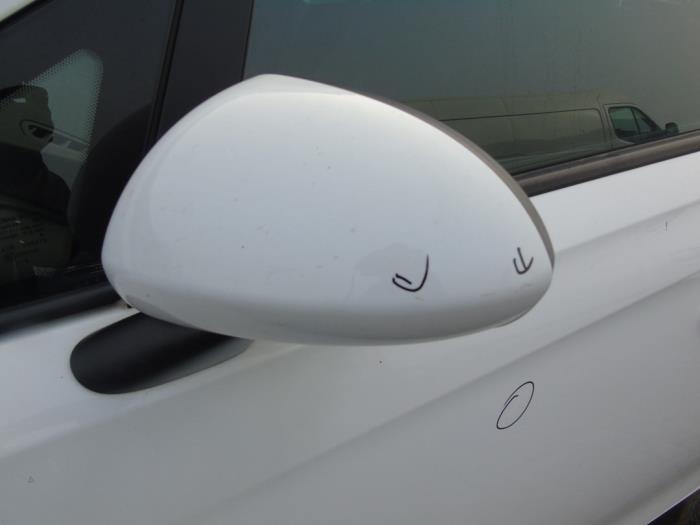 Rétroviseur gauche d'un Opel Corsa E 1.4 16V 2016