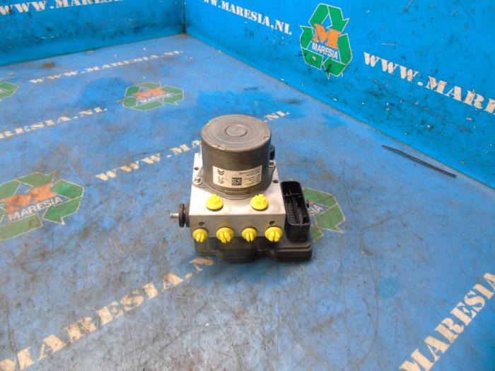 Usagé Pompe ABS Citroen C4 Cactus (0B/0P) 1.2 PureTech 110 12V Prix € 210,00 Règlement à la marge proposé par Maresia Auto Recycling B.V.