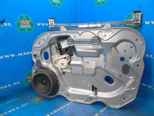 Używane Mechanizm szyby prawej przedniej wersja 4-drzwiowa Ford Focus C-Max 1.6 16V Ti-VCT Cena € 52,50 Procedura marży oferowane przez Maresia Auto Recycling B.V.